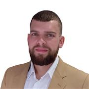 Profesor bilingüe que enseña inglés británico y apoya el desarrollo profesional de sus estudiantes